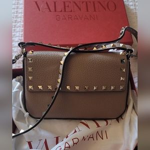 Valentino Rockstud Grainy Leather Poudre Crossbody Pouch